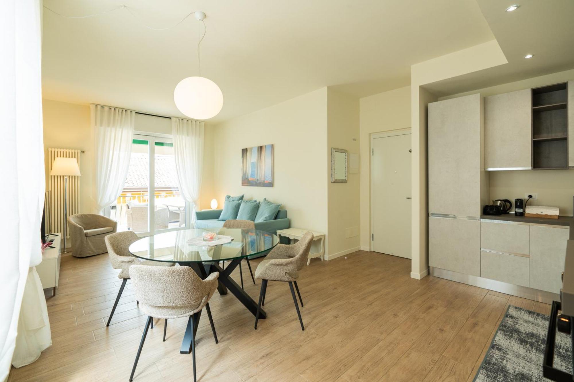 Domus Verona - Ampia Residenza Filippini A Pochi Passi Dall'Arena エクステリア 写真