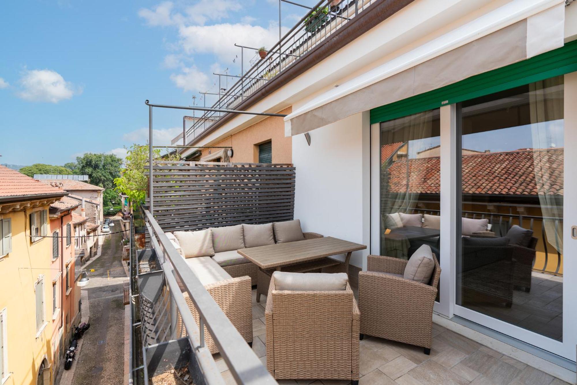 Domus Verona - Ampia Residenza Filippini A Pochi Passi Dall'Arena エクステリア 写真