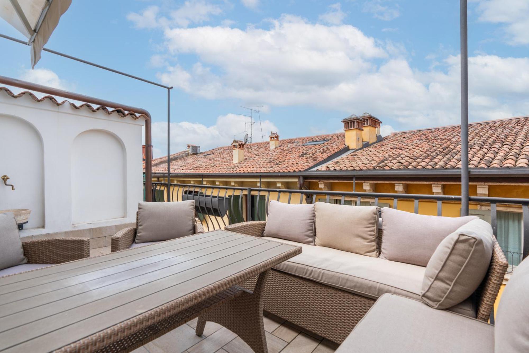 Domus Verona - Ampia Residenza Filippini A Pochi Passi Dall'Arena エクステリア 写真